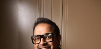 Shri Devendra Fadnavis pens a Shiva song sung and composed by Shankar Mahadevan