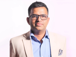 Santosh Krishnamoorthy logs into Linkedin as head of Global Strategic Accounts, India